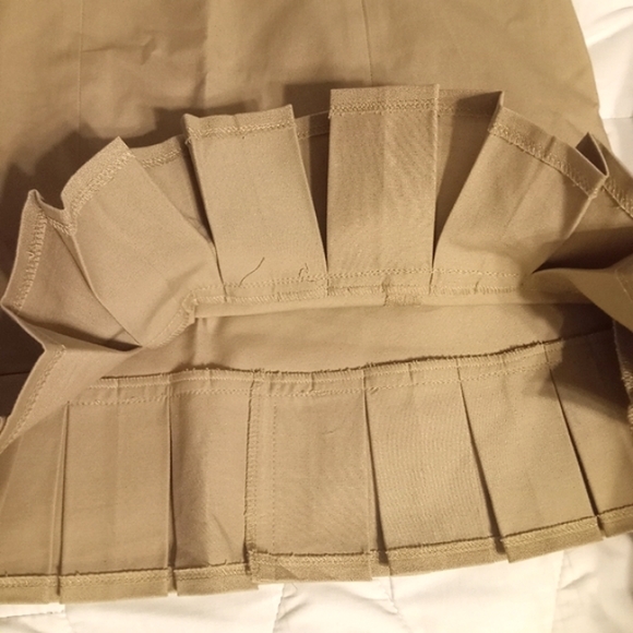 Body by Victoria women's khaki pencil skirt with pleated trim hem in Size 6 - Picture 4 of 4